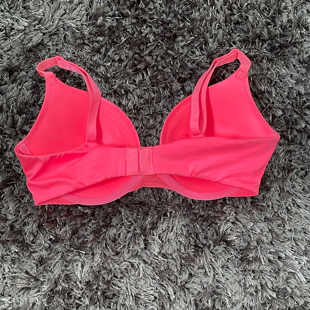 Victoria’s Secret Plunge Bra - Picture 4 of 8